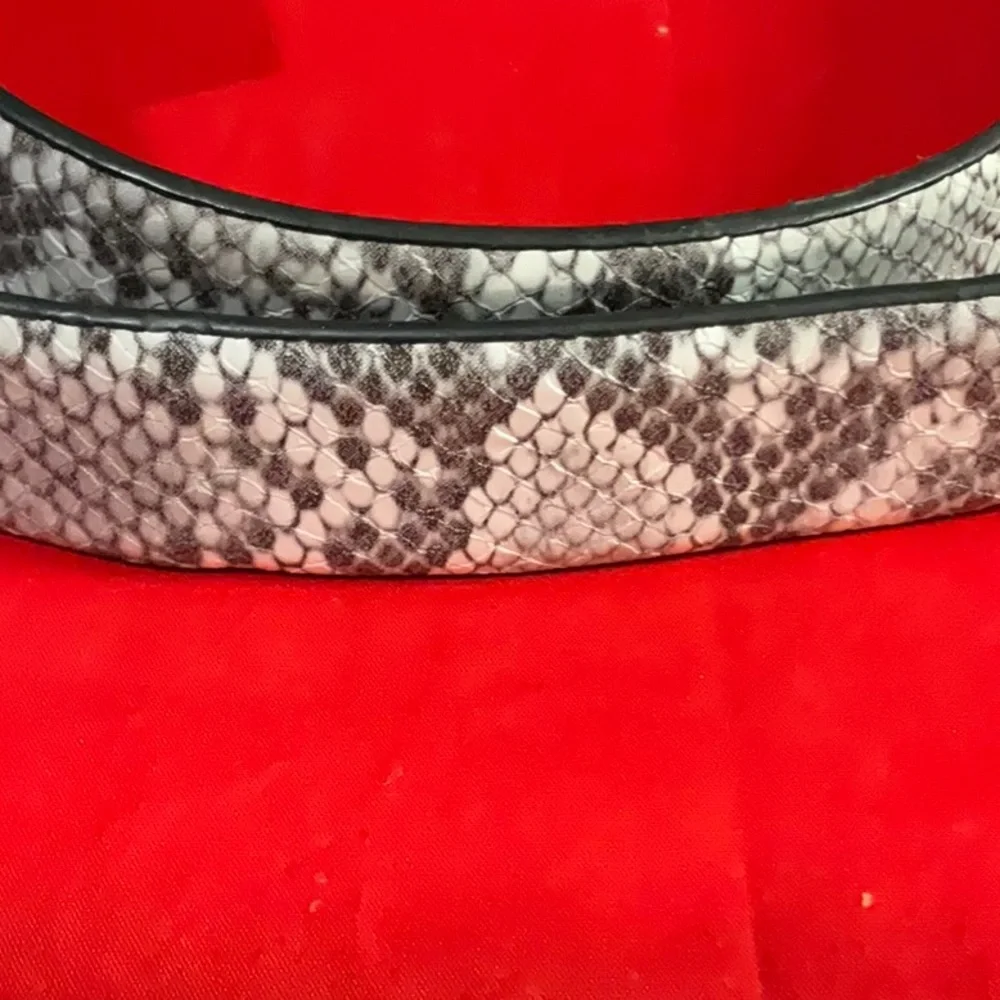 NWT 🎉HOST PICK🎉 Calvin Klein Snake Print Belt - Size XL - Picture 2 of 16